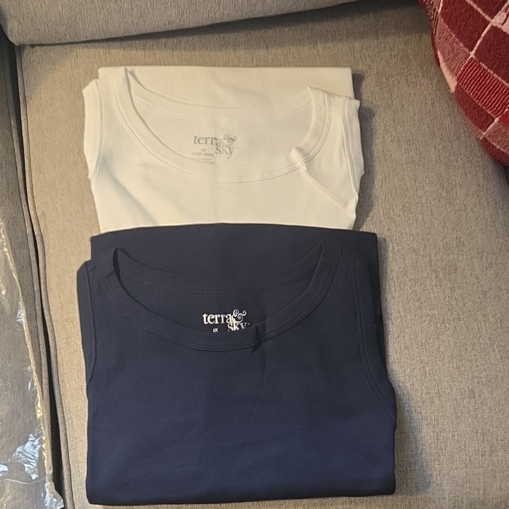 Terra & Sky Tank Top Duo in Navy and White